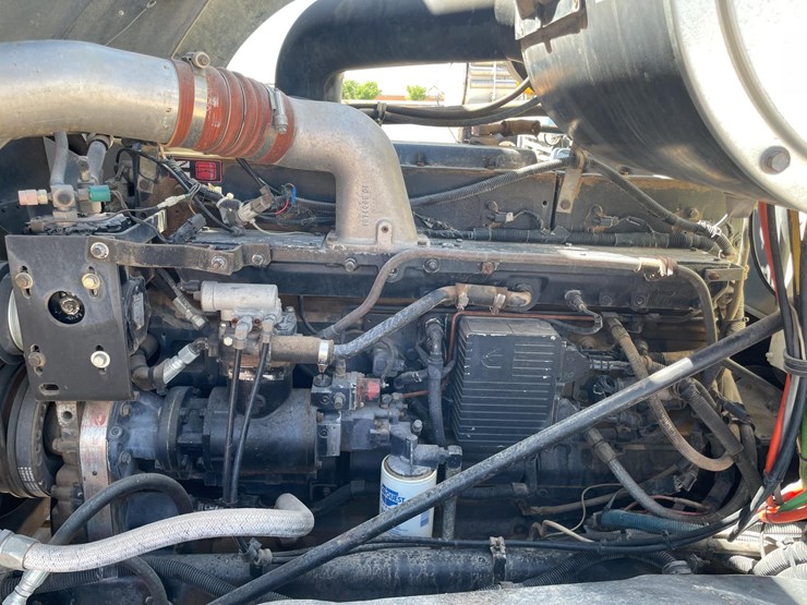 #2251-•-1992-international-eagle-f9400-tractor-truck-image-20