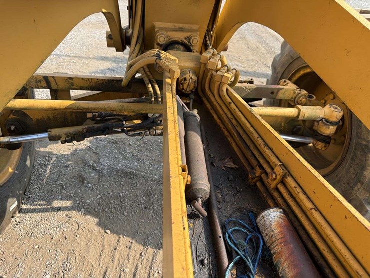 komatsu-grader-gd615a-image-16