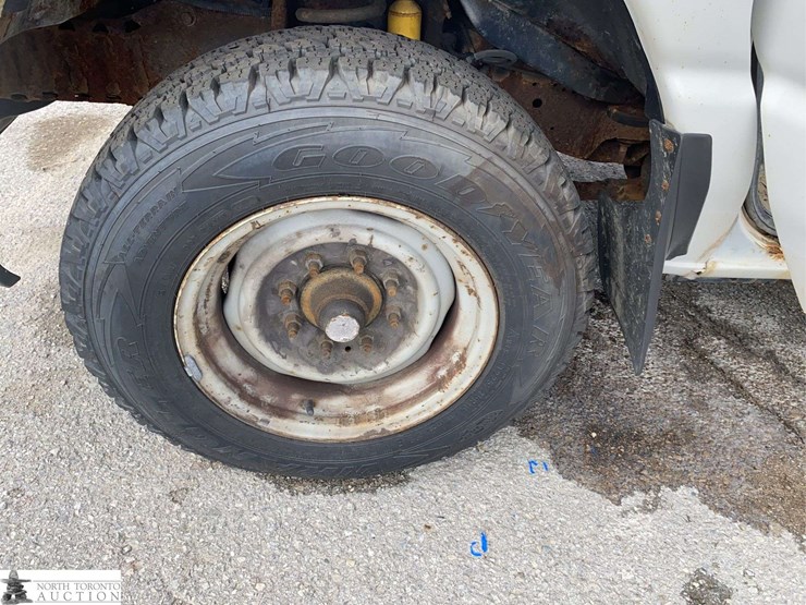 2010-ford-cargo-image-18