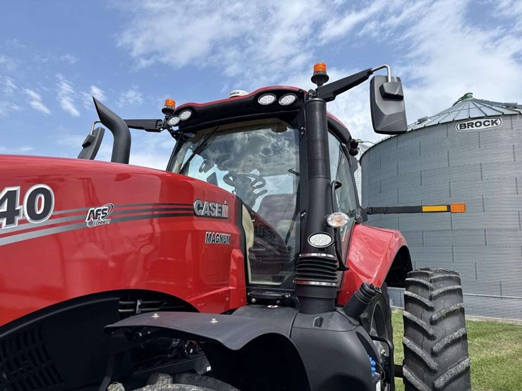 2021-case-ih-340-image-12