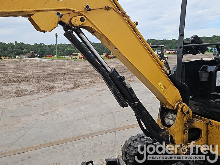 2023-caterpillar-302.7cr-image-19