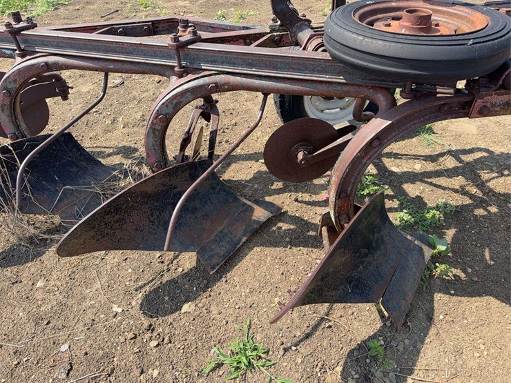 mccormick-deering-four-bottom-pull-tyle-mold-board-plow-image-14