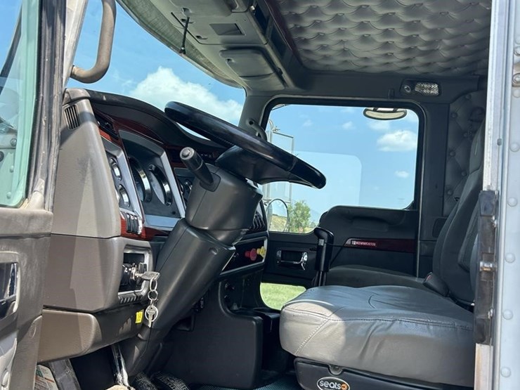 2007-kenworth-w900-image-15