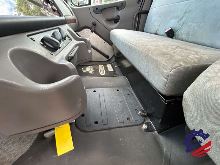 2015-freightliner-m2-t/a-flatbed-truck-image-92