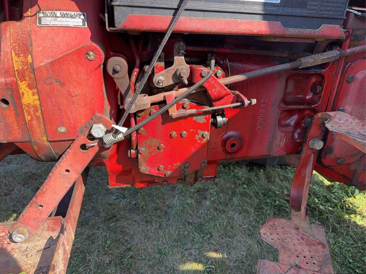 farmall-806-diesel-image-49