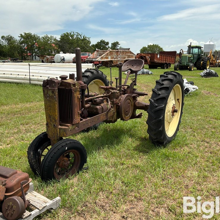 JOHN DEERE B