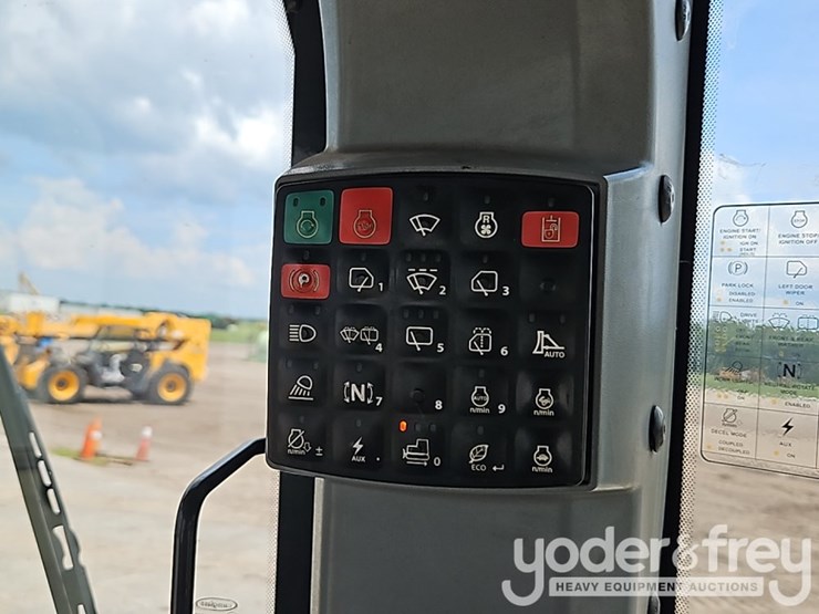 2022-deere-750l-image-31