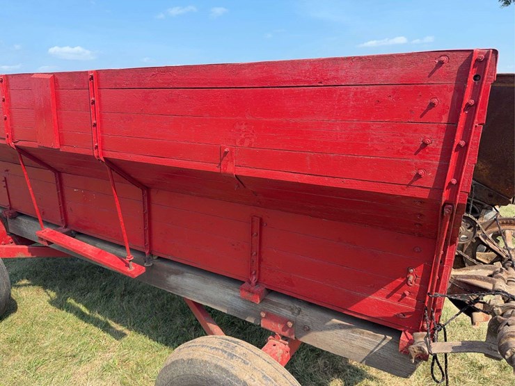 flare-box-wagon-with-hoosier-spreader-image-25