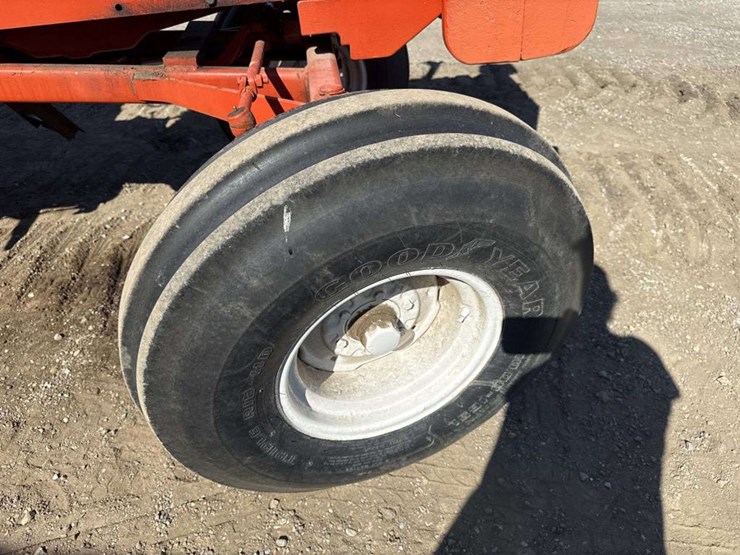 allis-chalmers-one-ninety-xt-diesel-tractor-image-17