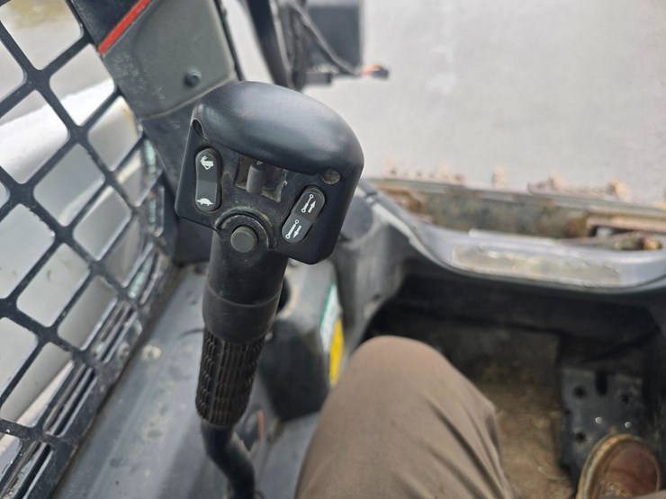 2021-bobcat-t64-image-50