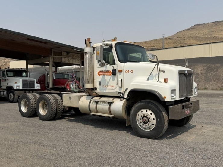 2004-international-5500i-t/a-truck-tractor-image-7
