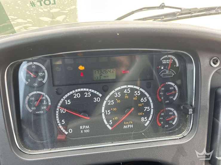2016-freightliner-b2-image-33