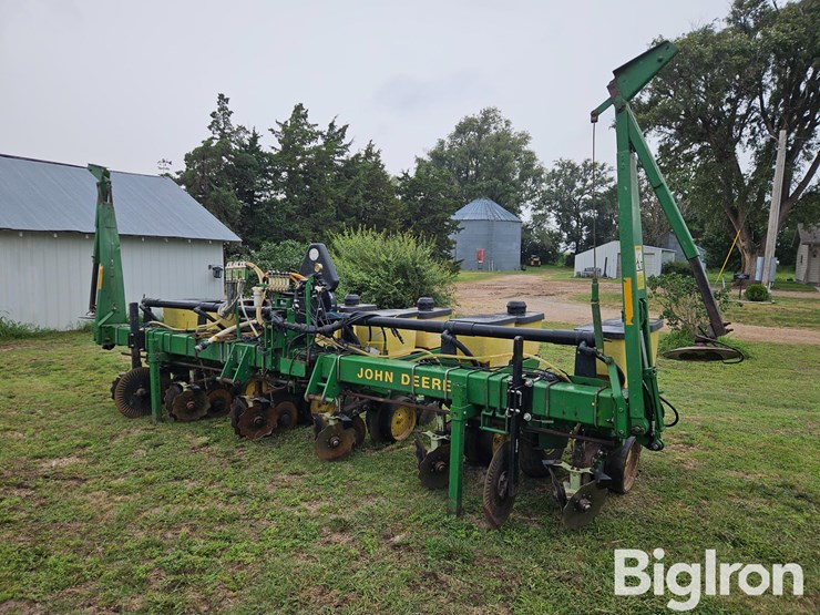 john-deere-7300-image-1
