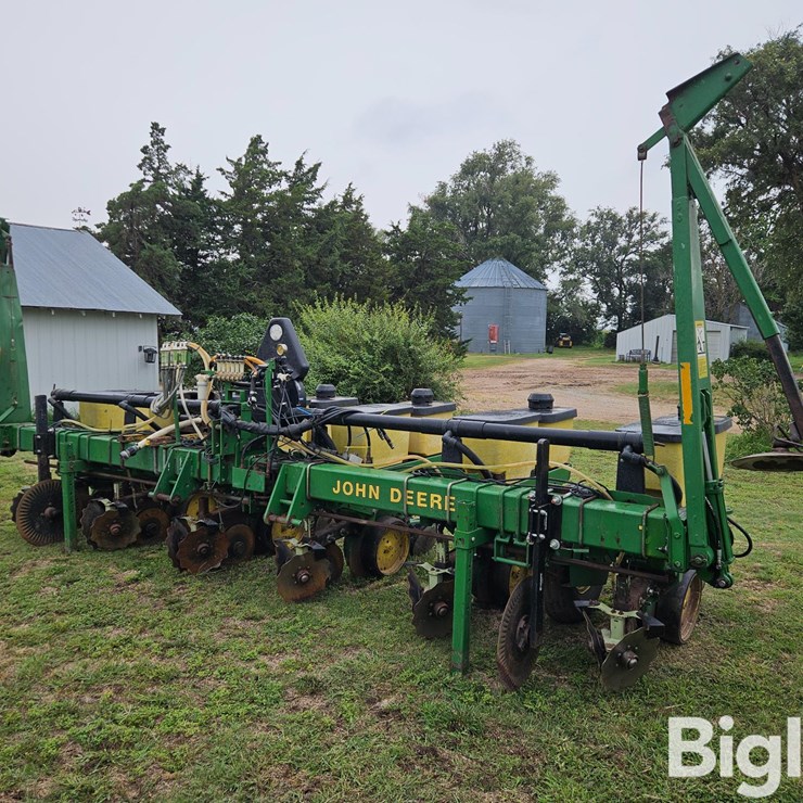 JOHN DEERE 7300