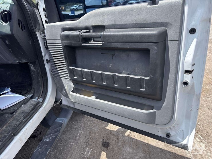 2015-ford-f550-image-25