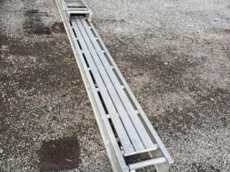 2-aluminum-walk-boards-image-1