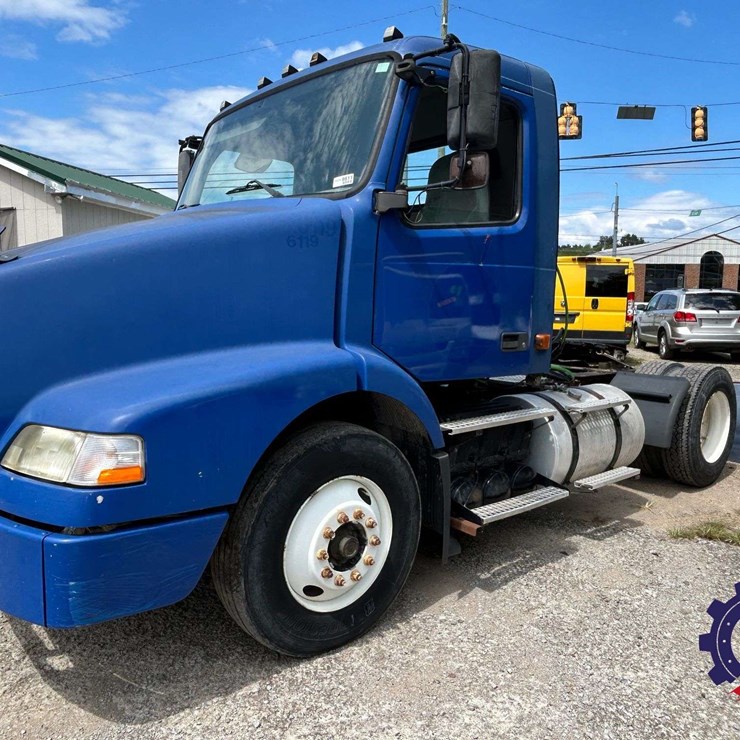 2006 VOLVO TRUCK VNM42T S/A Day Cab Truck Tractor