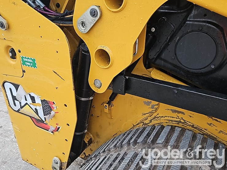 2025-caterpillar-255-image-12