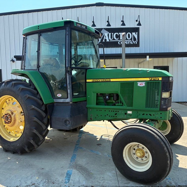 JOHN DEERE 7210
