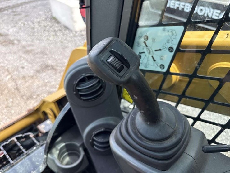 caterpillar-236d-image-23