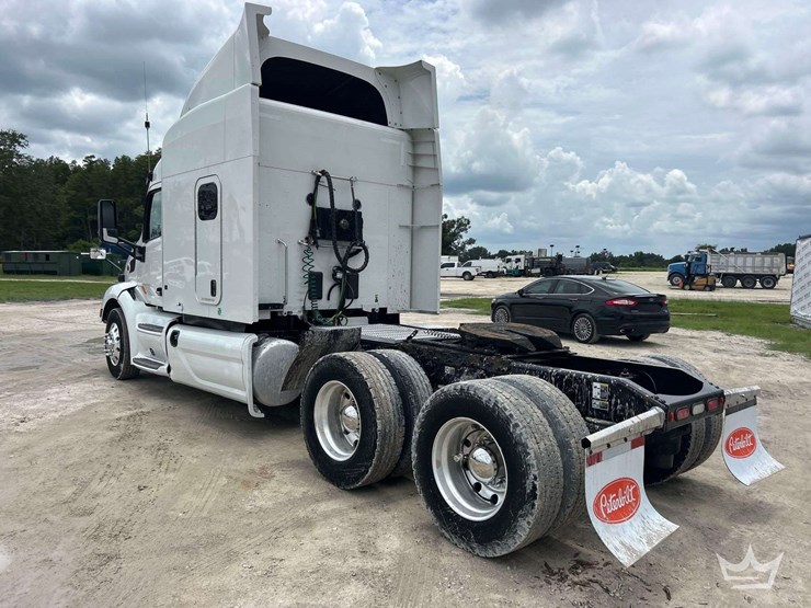 2019-peterbilt-579-image-4