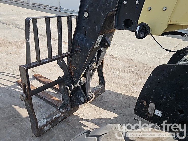 2018-jlg-742-image-14