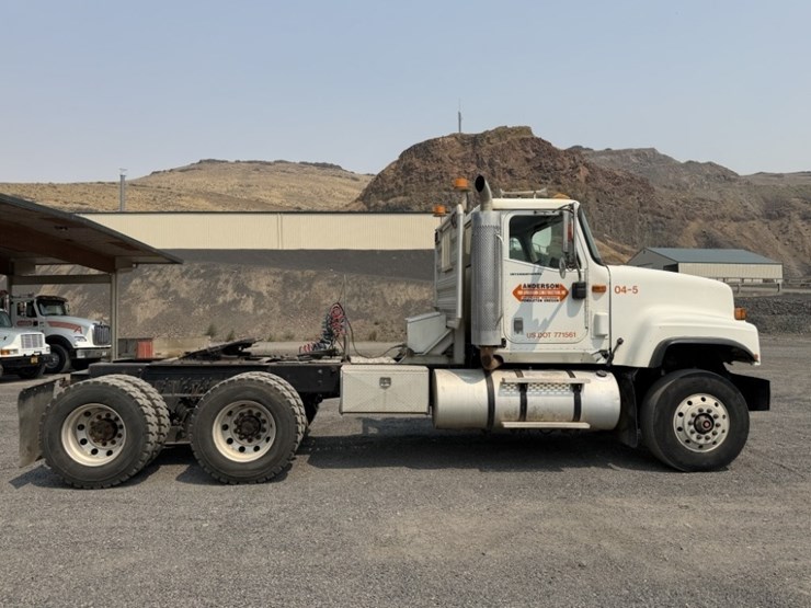 2004-international-5500i-t/a-truck-tractor-image-8