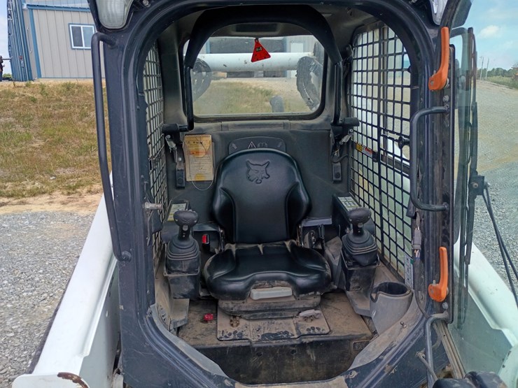 2023-bobcat-t770-image-24