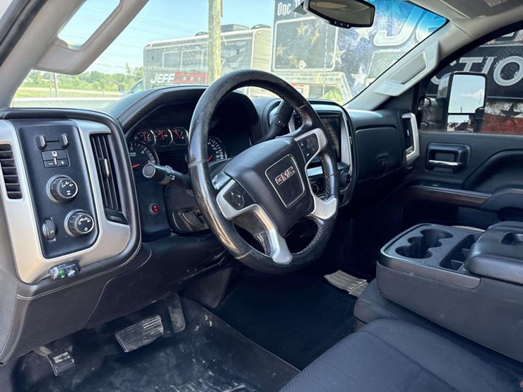 2015-gmc-sierra-2500-image-16