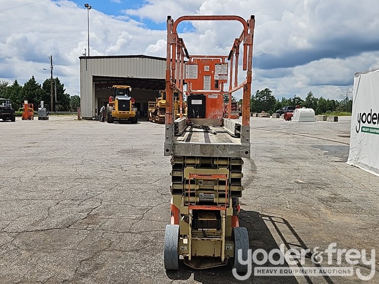 2015-jlg-2630es-image-4