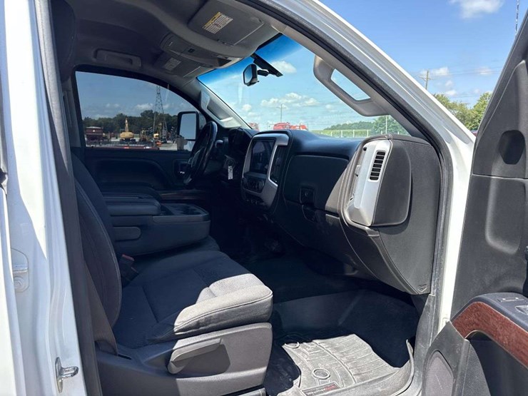 2015-gmc-sierra-2500-image-15