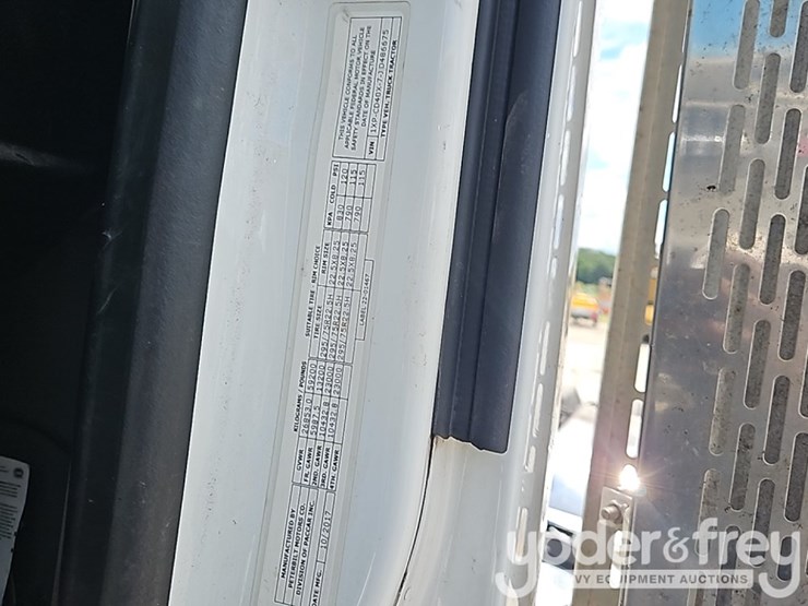 2018-peterbilt-567-image-42