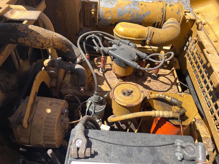 #2001-•-v30b-forklift-image-34