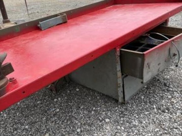 metal-workbench,-damaged-image-4