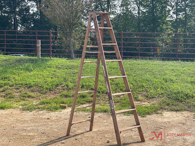 8'-wooden-folding-steep-ladder-image-1