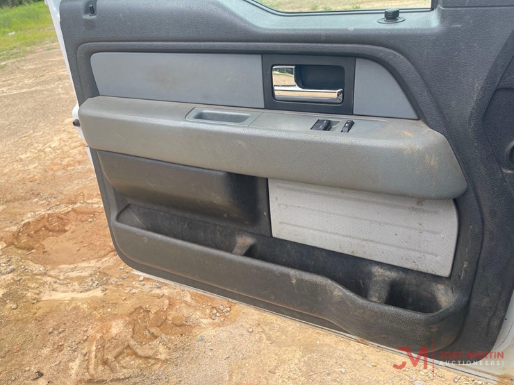 2013-ford-f150-xl-image-26