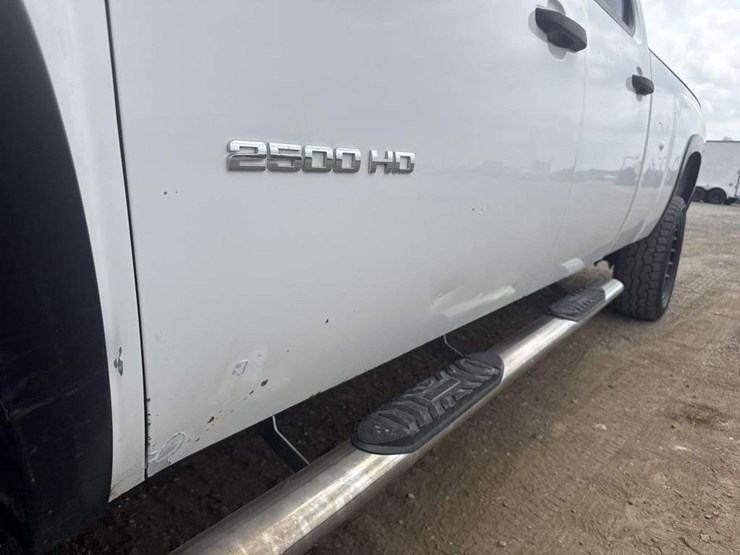 2013-chevrolet-2500-image-11
