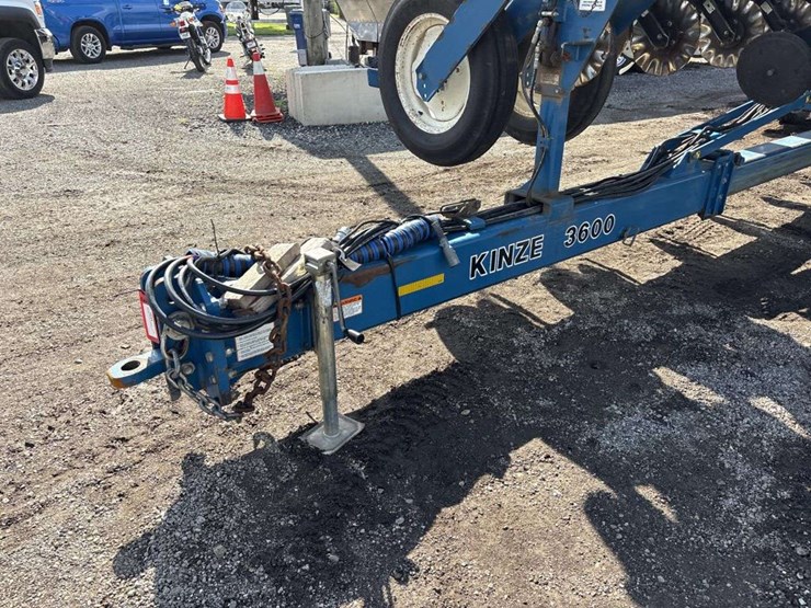 2007-kinze-3600-image-15