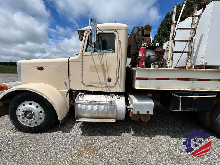 1987-peterbilt-379-image-2