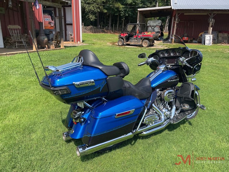 2014-harley-davidson-cvo-limited-mt.-rushmore-project-image-3