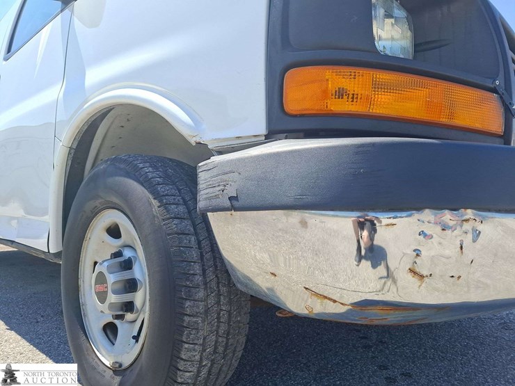 2017-gmc-savana-cargo-van-image-22