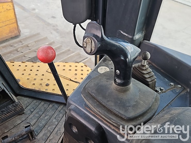 2019-deere-750k-lgp-image-33