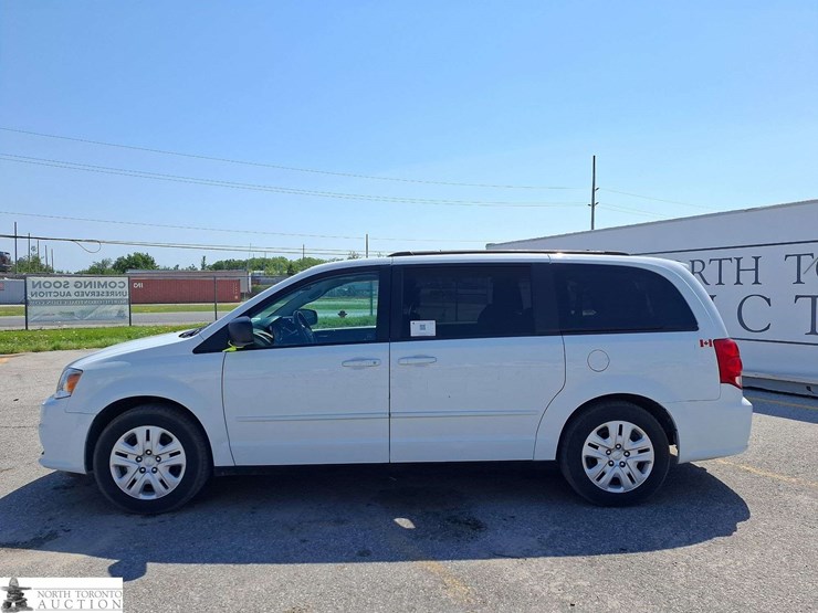 2014-dodge-grand-caravan-sxt-image-8