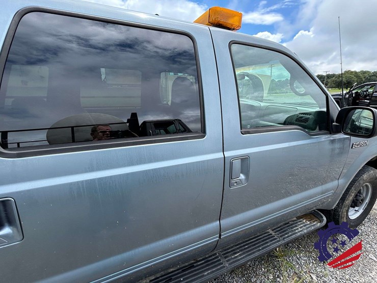 2000-ford-excursion-image-14