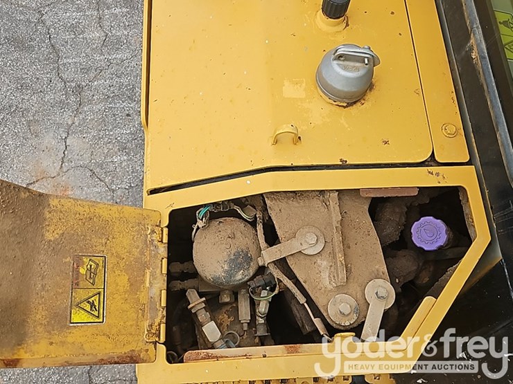 2014-caterpillar-d6t-image-24