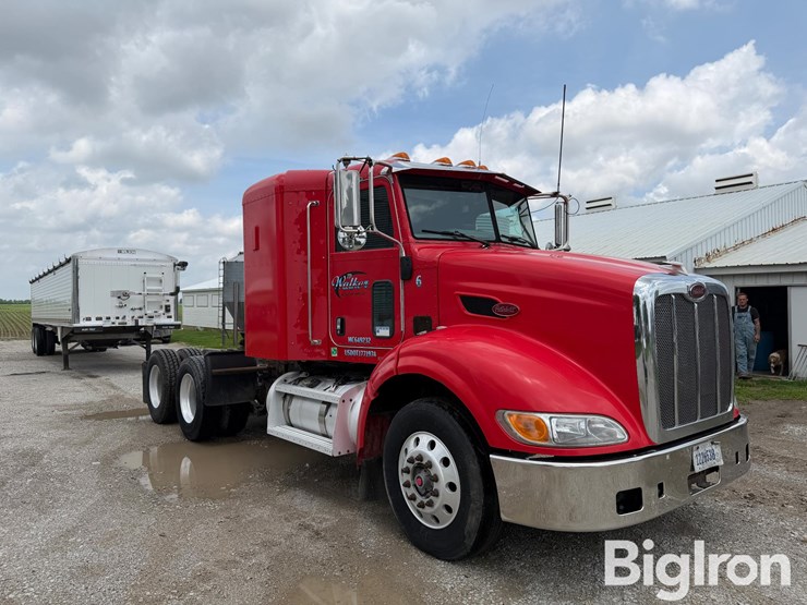 2010-peterbilt-384-image-3