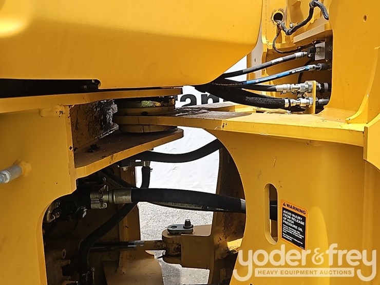 2023-deere-644p-image-40