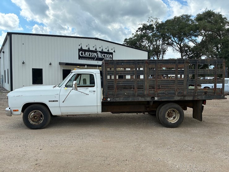 1992-dodge-3500-image-1