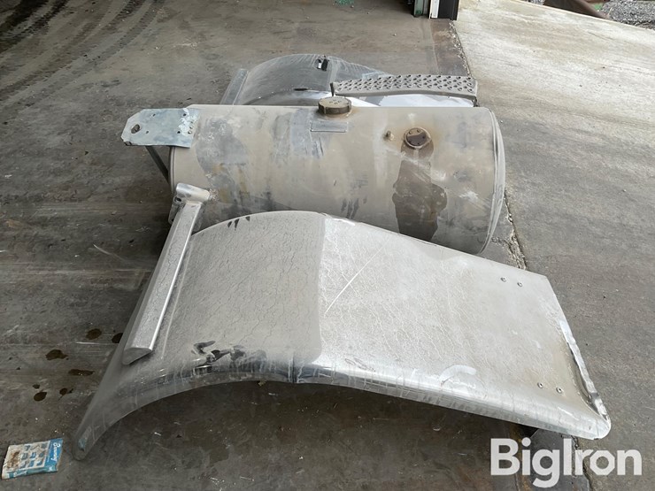 hogebuilt-chrome-quarter-fenders-image-4