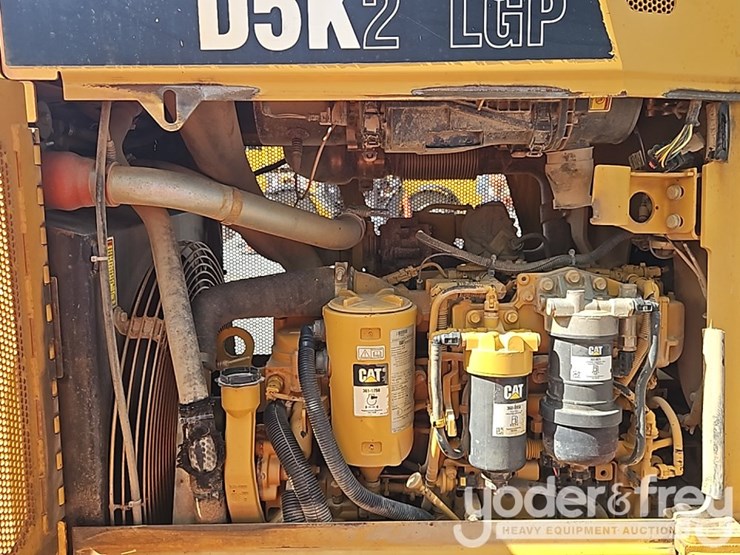 2015-caterpillar-d5k2-lgp-image-23